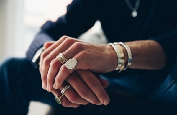На каком пальце носить кольцо: традиции, советы и приметы